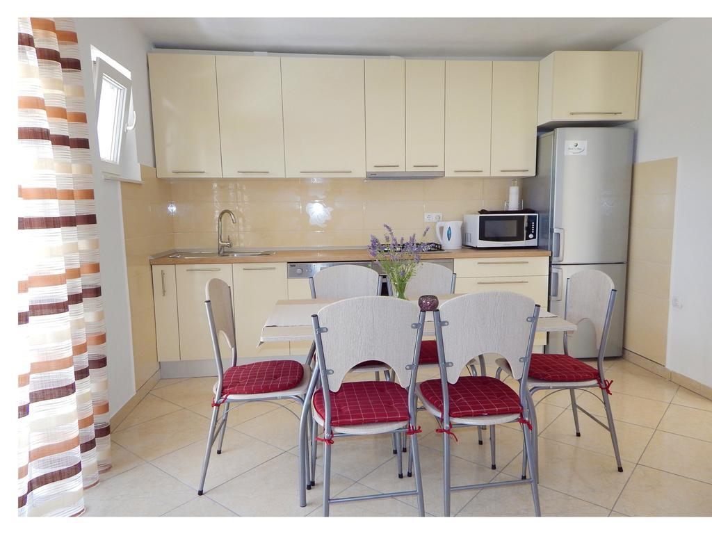 Apartments Nedjeljka Ražanj Chambre photo